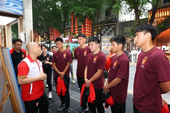 第21分钟，若泽萨没收皮球后受伤无法继续坚持被换下。